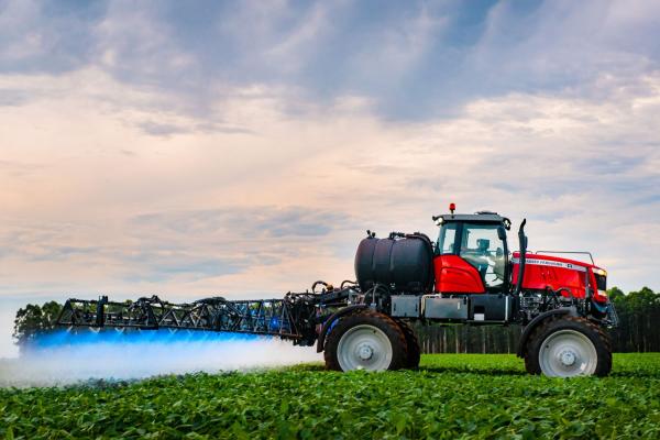 Massey Ferguson introduced the MF 500R Series Sprayer, a reliable, user-friendly solution that provides cost-effective spray applications and increased independence for North American farmers