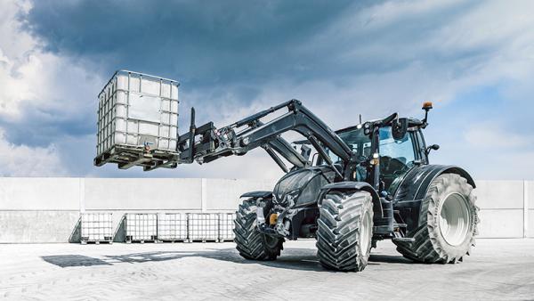 Valtra N Series Tractor Wins 2022 Red Dot Design Award