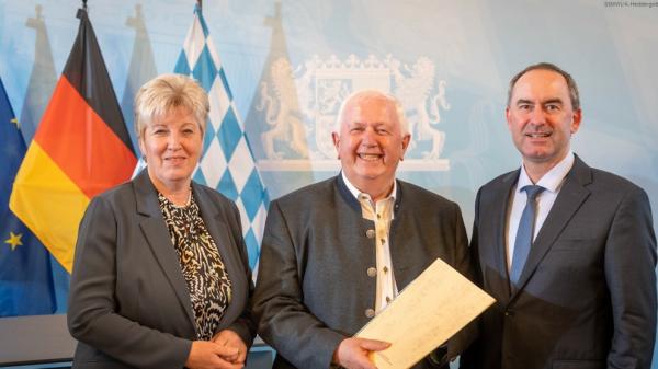 Peter-Josef Paffen awarded Bavarian state medal
