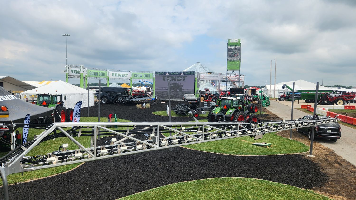 ONE SMART SPRAY from Fendt and Bosch BASF Wins CropLife IRON Showstopper Award at MAGIE 2023