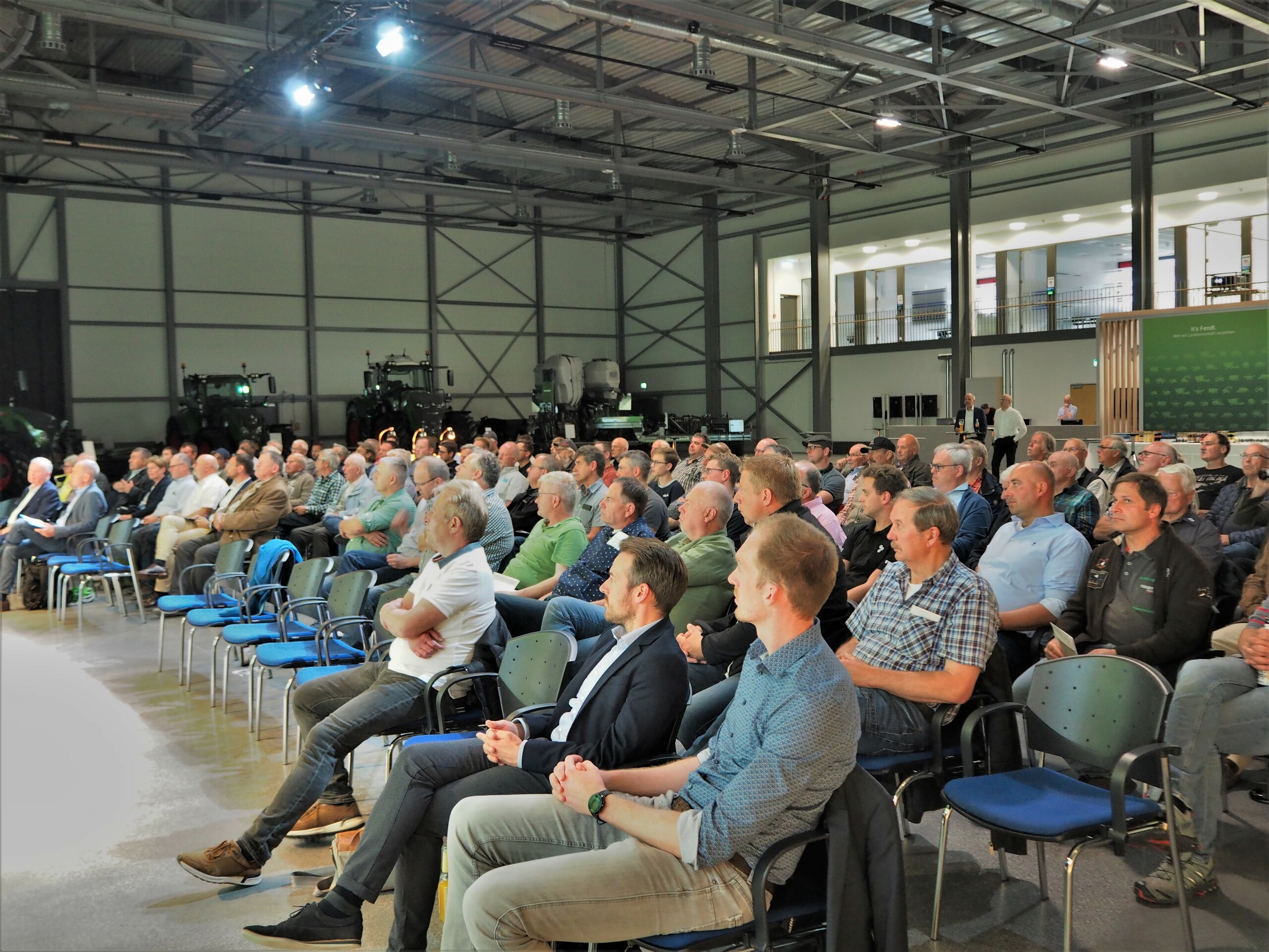 First general meeting of the Fendt Classic Club International with over a hundred participants